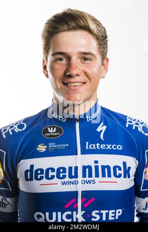 Belge Remco Evenepoel de Deceuninck - Quick-Step pose pour le photographe lors de la présentation de l'équipe avant la course cycliste Baloise Belgium Tour, mardi 11 juin 2019, à Sint-Niklaas. BELGA PHOTO JASPER JACOBS Banque D'Images