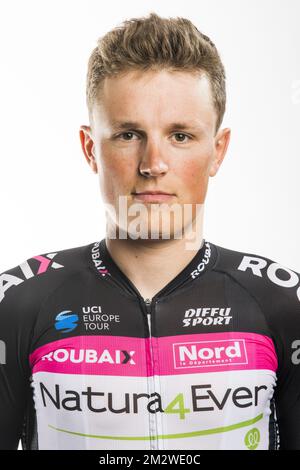 Emiel Vermeulen de NRL - Natura4ever - Roubaix Lille Metropole pose pour le photographe lors de la présentation de l'équipe avant la course cycliste Baloise Belgium Tour, mardi 11 juin 2019, à Sint-Niklaas. BELGA PHOTO JASPER JACOBS Banque D'Images