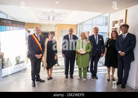 Gouvernement de la province de Brabant wallon Gilles Mahieu, Fédération Wallonie - Bruxelles Ministre de la Culture, de l'Education permanente et de l'enfance Alda Greoli, Roi Albert II de Belgique, Reine Paola de Belgique, Le ministre des Pensions Daniel Bacquelaine et le chef de la direction de la Chapelle de musique Bernard de Launoit ont photographié pendant une soirée pour lancer les festivités marquant le 80th anniversaire de la chapelle de la Reine Elisabeth Music, à marge du festival de la ville de Waterloo, à Waterloo, le mercredi 12 juin 2019. BELGA PHOTO LAURIE DIEFFEMBACQ Banque D'Images