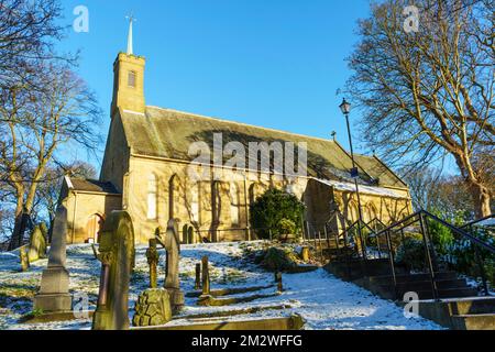 Vue d'hiver de l'église sur la colline dans le village de Washington, nord-est de l'Angleterre, Royaume-Uni Banque D'Images