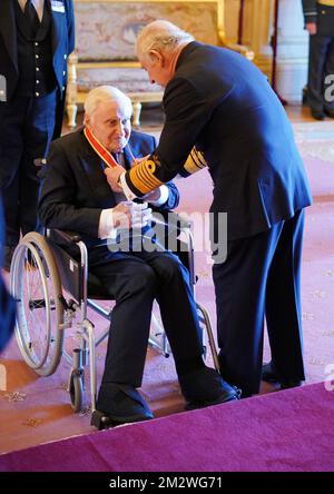 Sir John Boorman, directeur de film, d'Albury Heath, est titulaire d'un baccalauréat en chevalier du roi Charles III au château de Windsor. Le prix était pour les services au cinéma. Date de la photo: Mercredi 14 décembre 2022. Banque D'Images