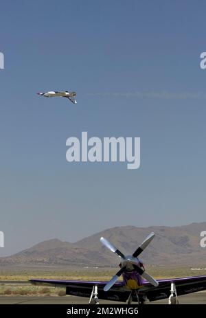 L'équipe d'exposition USAF Thunderbird lors des courses de Reno Air 2008 45th à l'aéroport de Stead Reno Nevada USA Banque D'Images