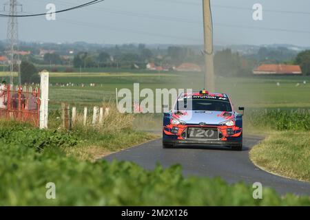 Le coupé Hyundai i20 de Thierry Neuville et Nicolas Gilsoul en action pendant le Ypres Rally 2019, vendredi 28 juin 2019, près d'Ieper Belgique. BELGA PHOTO SANDRO DELAERE Banque D'Images