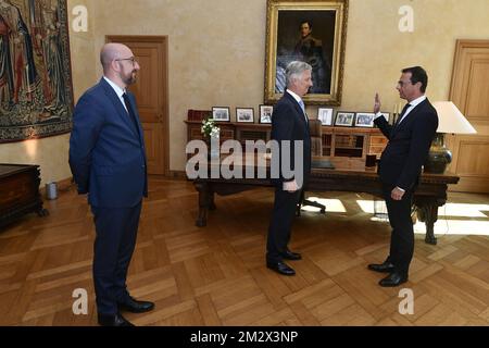 Le Premier ministre belge Charles Michel, le roi Philippe - Filip de Belgique et Wouter Beke de CD&V photographiés lors de la cérémonie de serment de Beke au poste de nouveau ministre de l'emploi, de l'économie, de la consommation et de l'égalité des chances au gouvernement fédéral, mardi 02 juillet 2019, à Bruxelles. Beke succède à Peeters qui a été élu membre du Parlement européen aux élections européennes de 26 mai. BELGA PHOTO ERIC LALMAND Banque D'Images