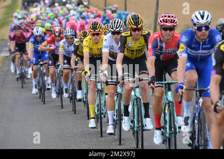 Néerlandais Mike Teunissen de l'équipe Jumbo-Visma portant le maillot jaune du leader dans le classement général, belge Wout Van Aert de l'équipe Jumbo-Visma portant le maillot blanc du meilleur jeune pilote, Laurens de plus belge de Team Jumbo-Visma et Norwegian Amund Grondahl Jansen de Team Jumbo-Visma photographiés en action lors de la deuxième étape de l'édition 106th de la course cycliste Tour de France, un essai de 27,6km heures d'équipe à Bruxelles, Belgique, dimanche 07 juillet 2019. Le Tour de France de cette année commence à Bruxelles et se déroule de 6 juillet à 28 juillet. BELGA PHOTO DAVID STOCKMAN Banque D'Images