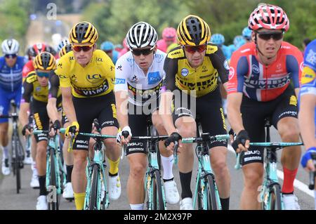 Néerlandais Mike Teunissen de l'équipe Jumbo-Visma portant le maillot jaune du leader dans le classement général, belge Wout Van Aert de l'équipe Jumbo-Visma portant le maillot blanc du meilleur jeune pilote, Laurens de plus belge de Team Jumbo-Visma et Norwegian Amund Grondahl Jansen de Team Jumbo-Visma photographiés en action lors de la deuxième étape de l'édition 106th de la course cycliste Tour de France, un essai de 27,6km heures d'équipe à Bruxelles, Belgique, dimanche 07 juillet 2019. Le Tour de France de cette année commence à Bruxelles et se déroule de 6 juillet à 28 juillet. BELGA PHOTO DAVID STOCKMAN Banque D'Images