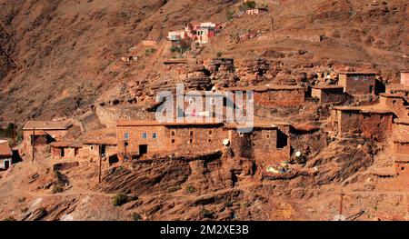 Petit village rural au milieu des montagnes de l'Atlas, au Maroc Banque D'Images