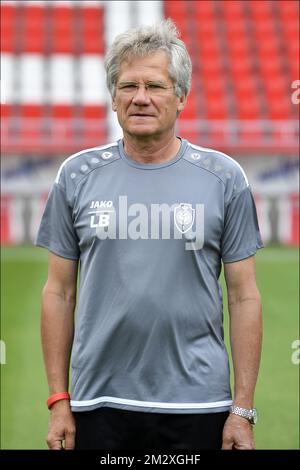 L'entraîneur-chef d'Anvers, Laszlo Boloni, pose pour photographe, à marge, de 2019-2020 photoshoot du club belge Jupiler Pro League Royal Antwerp FC, lundi 15 juillet 2019 à Anvers. BELGA PHOTO JOHAN EYCKENS Banque D'Images