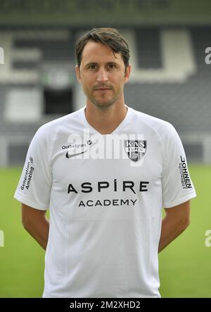 Benat San Jose, entraîneur en chef d'Eupen, pose pour photographe, au photoshoot 2019-2020 du club belge de la Ligue professionnelle de Jupiler KAS Eupen, mercredi 17 juillet 2019 à Eupen. BELGA PHOTO JOHN THYS Banque D'Images