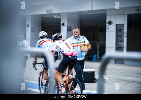 Entraîneurs de l'équipe Belgique, photographiés à l'épreuve olympique « Ready Steady Tokyo - Cycling », une course cycliste d'une journée (179km) du parc Musashinonomori au circuit international de Fuji, à Tokyo, le dimanche 21 juillet 2019. BELGA PHOTO ROB WALBERS Banque D'Images