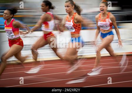 Demi Van Den Wildenberg et Zoe Sedney photographiés en action pendant le relais de 4 x 100 m féminin le troisième jour des championnats européens d'athlétisme U20, dimanche 21 juillet 2019 à Boras, Suède. BELGA PHOTO JASPER JACOBS Banque D'Images