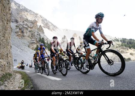 Espagnol Enric Mas de Deceuninck - Quick-Step, britannique Geraint Thomas de Team Ineos et allemand Emanuel Buchmann de Bora-Hansgrohe photographié en action pendant la phase 18 de l'édition 106th de la course cycliste Tour de France, d'Embrun à Valloire (208 km), France, jeudi 25 juillet 2019. Le Tour de France de cette année commence à Bruxelles et se déroule de 6 juillet à 28 juillet. BELGA PHOTO YUZURU SUNADA FRANCE OUT Banque D'Images