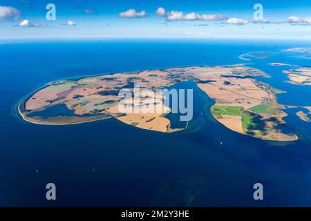 Vue aérienne de l'île de Poel dans la mer Baltique, baie de Wismar, église, Breitling, Mecklenburg Bay, Mer, Mecklenburg-Ouest Pomerania, Allemagne Banque D'Images