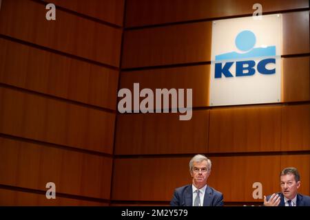 Rik Scheerlinck, directeur financier de KBC, et Johan Thijs, PDG de KBC Group, ont photographié lors d'une conférence de presse pour présenter les résultats semestriils du KBC Group, jeudi 08 août 2019 au siège de KBC à Bruxelles. BELGA PHOTO NICOLAS MATERLINCK Banque D'Images