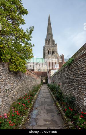 Vue sur la cathédrale de Chichester, West Sussex, Angleterre Banque D'Images