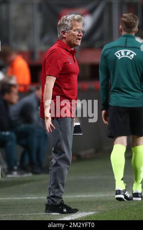 L'entraîneur-chef d'Anvers, Laszlo Boloni, prend des gestes lors d'un match de football entre l'équipe néerlandaise AZ Alkmaar et le club belge Royal Antwerp FC, le jeudi 22 août 2019 à Enschede, aux pays-Bas, dans la première partie des matchs de l'UEFA Europa League. BELGA PHOTO VIRGINIE LEFOUR Banque D'Images