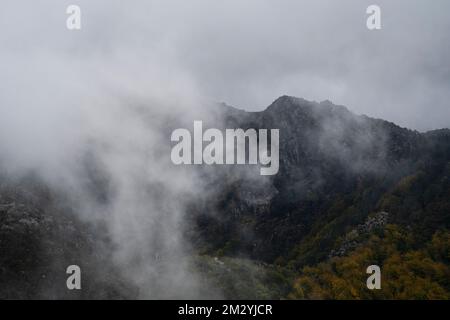 Parc national de Peneda Gerês, Portugal - 29 octobre 2021 : brouillard dans les montagnes du parc national de Peneda Gerês Banque D'Images