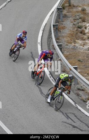 Espagnol Hector Saez Benito d'Euskadi pays Basque - Muria, espagnol Diego Rubio Hernandez de Burgos-BH et espagnol Angel Madrazo Ruiz de Burgos-BH photographié en action pendant la troisième étape de l'édition 2019 de la 'Vuelta a Espana', Tour d'Espagne course cycliste, 188 km d'Ibi Ciudad del Juguete à Alicante, Espagne, lundi 26 août 2019. BELGA PHOTO YUZURU SUNADA Banque D'Images