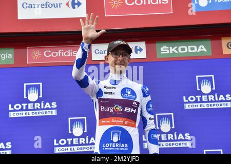 L'Ange espagnol Madrazo Ruiz de Burgos-BH célèbre sur le podium dans le maillot à pois pour le meilleur grimpeur après la troisième étape de l'édition 2019 de la 'Vuelta a Espana', Tour d'Espagne course cycliste, à 188 km de Ibi Ciudad del Juguete à Alicante, Espagne, lundi 26 août 2019. BELGA PHOTO YUZURU SUNADA Banque D'Images