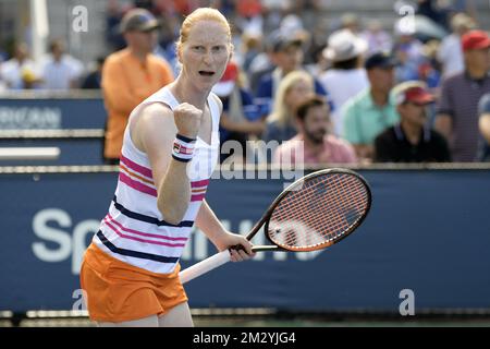 L'Alison belge Van Uytvanck célèbre après avoir remporté un premier match entre l'Alison belge Van Uytvanck (WTA 68) et le slovaque Viktoria Kuzmova (WTA 52) au championnat féminin du tournoi de tennis américain Open Grand Chelem, à Flushing Meadow, à New York City, États-Unis, le lundi 26 août 2019. BELGA PHOTO YORICK JANSENS Banque D'Images