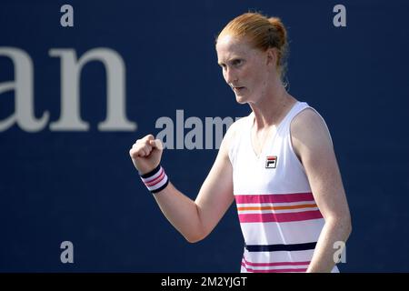 Belge Alison Van Uytvanck célèbre lors d'un premier tour de match entre Belge Alison Van Uytvanck (WTA 68) et Slovakian Viktoria Kuzmova (WTA 52) au championnat féminin de tennis de l'US Open Grand Chelem, à Flushing Meadow, à New York City, Etats-Unis, le lundi 26 août 2019. BELGA PHOTO YORICK JANSENS Banque D'Images
