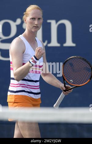 Belge Alison Van Uytvanck célèbre lors d'un premier tour de match entre Belge Alison Van Uytvanck (WTA 68) et Slovakian Viktoria Kuzmova (WTA 52) au championnat féminin de tennis de l'US Open Grand Chelem, à Flushing Meadow, à New York City, Etats-Unis, le lundi 26 août 2019. BELGA PHOTO YORICK JANSENS Banque D'Images