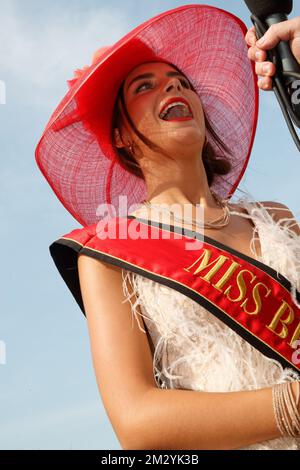 Miss Belgium 2019 Elena Castro Suarez photographiée lors de la course de chevaux annuelle de Waregem Koerse, 'Grote Steeple Chase van Vlaanderen' (Great Steeple Chase of Flanders), à l'hippodrome de Gaverbeek à Waregem, mardi 27 août 2019. BELGA PHOTO KURT DESPLENTER Banque D'Images