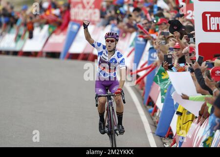 L'Ange espagnol Madrazo Ruiz de Burgos-BH célèbre alors qu'il franchit la ligne d'arrivée pour gagner la cinquième étape de l'édition 2019 de 'Vuelta a Espana', Tour d'Espagne course cycliste, à 170,7 km de l'Eliana à l'Observatorio Astrofisico de Javalambre, Espagne, mercredi 28 août 2019. BELGA PHOTO YUZURU SUNADA Banque D'Images