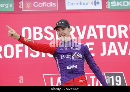 L'Ange espagnol Madrazo Ruiz de Burgos-BH célèbre sur le podium après avoir remporté la cinquième étape de l'édition 2019 de la 'Vuelta a Espana', Tour d'Espagne course cycliste, à 170,7 km de l' Eliana à l'Observatorio Astrofisico de Javalambre, Espagne, mercredi 28 août 2019. BELGA PHOTO YUZURU SUNADA Banque D'Images