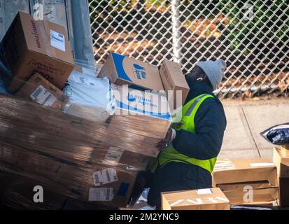 Workers prepare Amazon deliveries for distribution in the Chelsea neighborhood of New York on Monday, December 5, 2022. (© Richard B. Levine) Stock Photo