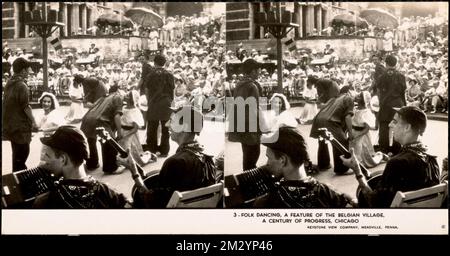 Danse folklorique, un élément du village belge , danse folklorique, spectateurs, Century of Progress exposition internationale 1933-1934 : Chicago, Illinois. Banque D'Images