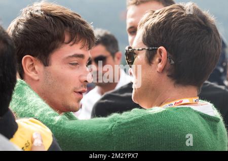 Charles Leclerc, pilote monégasque de Ferrari, et la mère d'Anthoine Hubert, pilote français, photographiés pendant une minute de silence pour le pilote français décédé, Anthoine Hubert, avant la course du Grand Prix de Belgique de Formule 1 de Spa-Francorchamps, à Spa-Francorchamps, dimanche 01 septembre 2019. L'Hubert, âgé de 22 ans, a été tué dans un accident hier, lors de la course de Formule 2 sur le circuit de Spa-Francorchamps. BELGA PHOTO BENOIT DOPPAGNE Banque D'Images