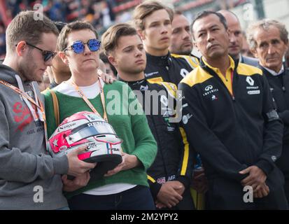 Le parent, la mère, le coéquipier et l'ancien pilote français Alain Prost du pilote français Anthoine Hubert, photographié pendant une minute de silence pour le pilote français décédé, Anthoine Hubert, avant la course du Grand Prix de Belgique de Formule 1 de Spa-Francorchamps, à Spa-Francorchamps, dimanche 01 septembre 2019. L'Hubert, âgé de 22 ans, a été tué dans un accident hier, lors de la course de Formule 2 sur le circuit de Spa-Francorchamps. BELGA PHOTO BENOIT DOPPAGNE Banque D'Images