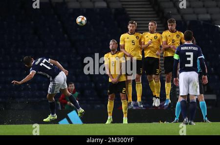 Johnny Russell en Écosse prend un coup de pied gratuit lors d'un match de qualification entre l'équipe nationale écossaise et belge les Red Devils au stade Hampden Park de Glasgow, en Écosse, le lundi 09 septembre 2019. C'est le sixième jeu sur dix dans le groupe I. BELGA PHOTO VIRGINIE LEFOUR Banque D'Images