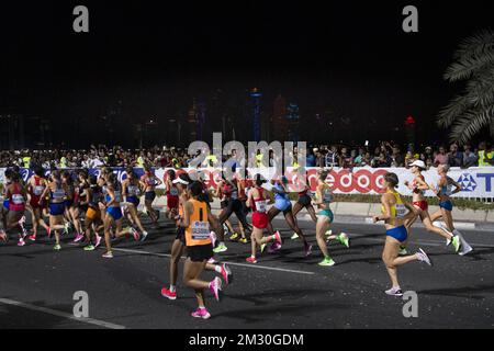 La course marathon féminine le premier jour des Championnats du monde d'athlétisme de l'IAAF à Doha, Qatar, le vendredi 27 septembre 2019. Les mondes ont lieu du 27 septembre au 6 octobre. BELGA PHOTO DIRK WAEM Banque D'Images