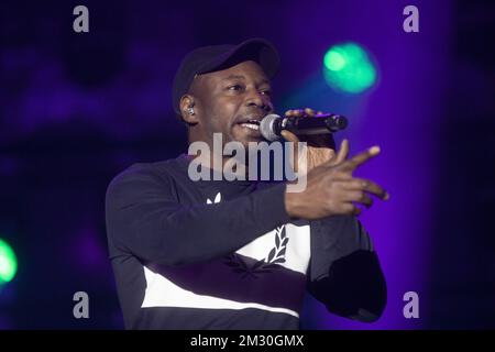 MC Solaar se produit lors d'un concert sur la place de la Grand-place à Bruxelles, à l'occasion des festivités de la Fête de la Fédération Wallonie - Bruxelles (Fédération Wallonie Bruxelles - Federatie Wallonie Brussel), le vendredi 27 septembre 2019. BELGA PHOTO HATIM KAGHAT Banque D'Images