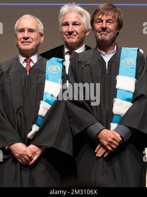 L'économiste Nicholas Stern, le recteur des UMons, Philippe Dubois, et l'activiste de l'environnement et ancien ministre français, Nicolas Hulot, ont photographié lors d'une cérémonie pour les diplômes honorifiques du Docteur Honoris Causa de l'université des UMons, jeudi 10 octobre 2019 à Mons. BELGA PHOTO BENOIT DOPPAGNE Banque D'Images