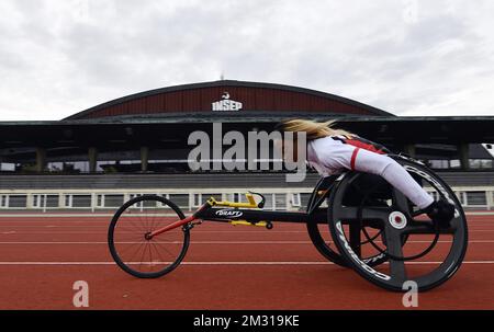 Lea Bayekula, athlète paralympique en fauteuil roulant, photographiée en action lors d'une visite de presse au camp d'entraînement des athlètes de l'équipe paralympique de Belgique, en prévision des Jeux paralympiques de Tokyo de 2020, le lundi 28 octobre 2019, à Paris. Les Jeux paralympiques de Tokyo de 2020 ont lieu du 25 août au 06 septembre 2020. BELGA PHOTO ERIC LALMAND Banque D'Images