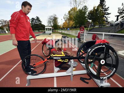 Lea Bayekula, athlète paralympique en fauteuil roulant, photographiée en action lors d'une visite de presse au camp d'entraînement des athlètes de l'équipe paralympique de Belgique, en prévision des Jeux paralympiques de Tokyo de 2020, le lundi 28 octobre 2019, à Paris. Les Jeux paralympiques de Tokyo de 2020 ont lieu du 25 août au 06 septembre 2020. BELGA PHOTO ERIC LALMAND Banque D'Images