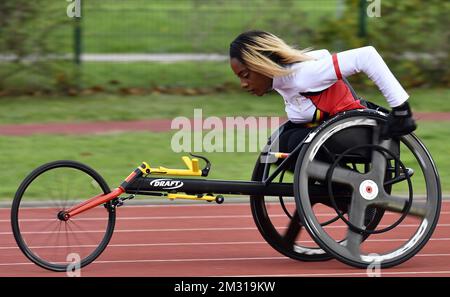 Lea Bayekula, athlète paralympique en fauteuil roulant, photographiée en action lors d'une visite de presse au camp d'entraînement des athlètes de l'équipe paralympique de Belgique, en prévision des Jeux paralympiques de Tokyo de 2020, le lundi 28 octobre 2019, à Paris. Les Jeux paralympiques de Tokyo de 2020 ont lieu du 25 août au 06 septembre 2020. BELGA PHOTO ERIC LALMAND Banque D'Images