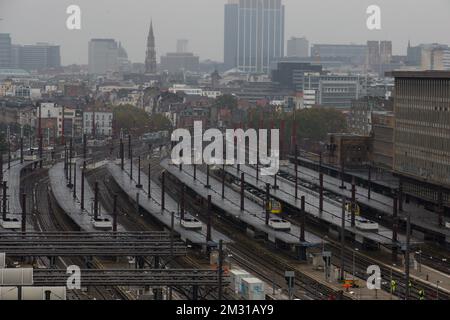 L'illustration montre une visite sur le site des travaux du passage ferroviaire Nord-Sud entre les gares de Bruxelles Nord/Bruxelles Noord et Bruxelles midi/Bruxelles Zuid, vendredi 01 novembre 2019. BELGA PHOTO NICOLAS MATERLINCK Banque D'Images