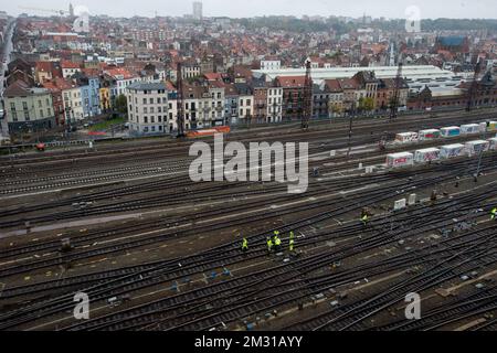 L'illustration montre une visite sur le site des travaux du passage ferroviaire Nord-Sud entre les gares de Bruxelles Nord/Bruxelles Noord et Bruxelles midi/Bruxelles Zuid, vendredi 01 novembre 2019. BELGA PHOTO NICOLAS MATERLINCK Banque D'Images