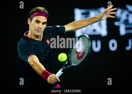 Le Suisse Roger Federer photographié en action lors d'un match de tennis entre Roger Federer (ATP 3) de Suisse et Filip Krajinovic (ATP 41) de Serbie, lors du deuxième tour de la compétition masculine de singles du Grand Chelem de tennis 'Australian Open', le mercredi 22 janvier 2020 à Melbourne Park, Melbourne, Australie. BELGA PHOTO PATRICK HAMILTON Banque D'Images