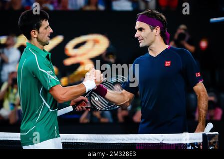 Serbe Novak Djokovic (ATP 2) et suisse Roger Federer (ATP 3) photographiés à la suite du match semi-fin masculin de l'Open de tennis Grand Chelem, jeudi 29 janvier 2020 à Melbourne Park, Melbourne, Australie. Photo BELGA PATRICK HAMILTON Banque D'Images