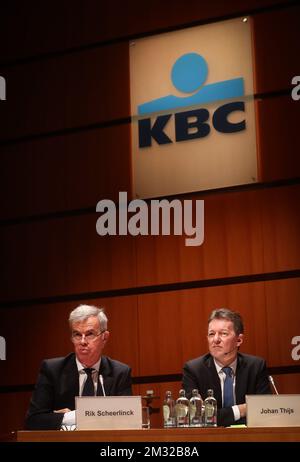 Rik Scheerlinck, directeur financier du Groupe KBC, et Johan Thijs, directeur général du Groupe KBC, ont photographié lors d'une conférence de presse pour présenter les résultats de 2019 ans de l'institution financière KBC Group, jeudi 13 février 2020 au siège de KBC à Bruxelles. BELGA PHOTO VIRGINIE LEFOUR Banque D'Images