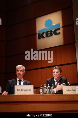 Rik Scheerlinck, directeur financier du Groupe KBC, et Johan Thijs, directeur général du Groupe KBC, ont photographié lors d'une conférence de presse pour présenter les résultats de 2019 ans de l'institution financière KBC Group, jeudi 13 février 2020 au siège de KBC à Bruxelles. BELGA PHOTO VIRGINIE LEFOUR Banque D'Images