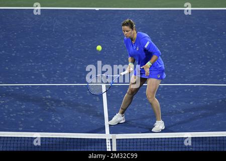 Les Kim Clijsters belges photographiés en action lors d'un match de tennis contre l'espagnol Garbine Muguruza lors du premier tour féminin aux Championnats de tennis de Dubaï 2020, à Dubaï, Émirats arabes Unis, lundi 17 février 2020. BELGA PHOTO YORICK JANSENS Banque D'Images