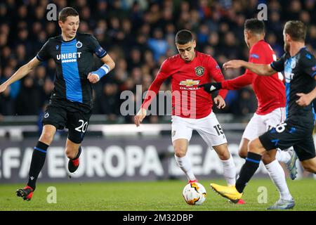 Hans Vanaken et Andreas Pereira du club de Manchester United se battent pour le ballon lors d'une partie des 1/16 finales de l'UEFA Europa League entre le club belge de football Club Brugge et le club anglais Manchetser United, à Bruges, le jeudi 20 février 2020. BELGA PHOTO BRUNO FAHY Banque D'Images