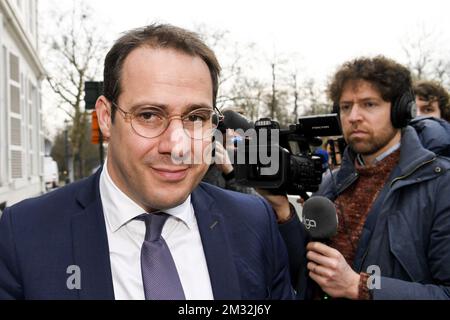 Le vice-Premier ministre et ministre du Budget, des Services civils et de la Science David Clarival arrive pour une réunion de Kern avec les présidents des sept partis qui appuient le gouvernement actuel pour donner le plein pouvoir de faire face à la crise de Covid-19, une réunion restreinte des ministres à Bruxelles, Lundi 16 mars 2020. BELGA PHOTO POOL FREDERIC SIERAKOWSKI Banque D'Images