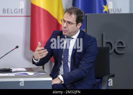 Le vice-premier ministre et ministre du budget, de la fonction publique et de la science, David Claroval, a photographié lors d'une conférence de presse après le conseil des ministres du gouvernement fédéral, le vendredi 20 mars 2020 à Bruxelles. Le Gouvernement élaborera des plans d'appui aux conséquences économiques et sociales de la pandémie COVID-19. Jusqu'à présent, il y a 2257 personnes (testées et) infectées en Belgique. BELGA PHOTO POOL DAINA LE LARDIC Banque D'Images